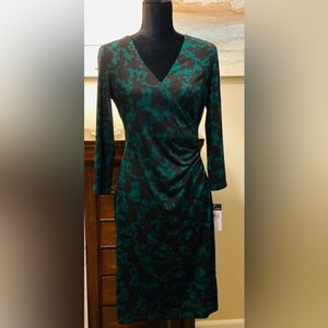 Chaps Woman Long Sleeve Vneck Stretch Dress Size Medium, NWT